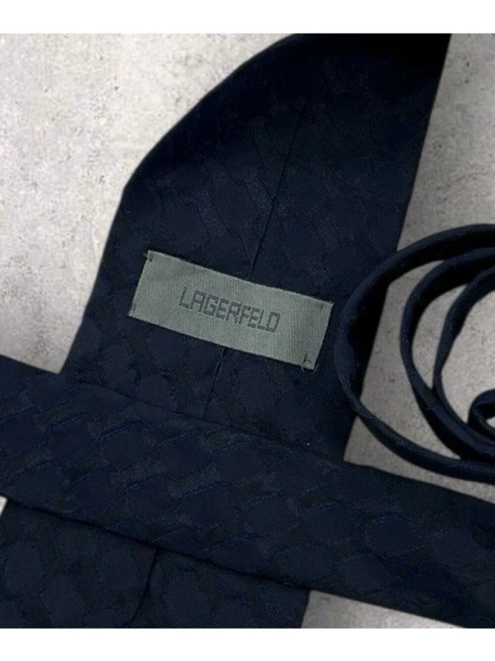 KARL LAGERFELD Silk Tie ITALY Navy Geometric W:4" EUC - Picture 2 of 5